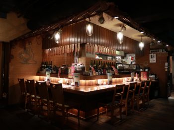 やっと店内