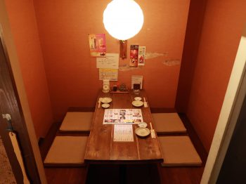 やっと店内