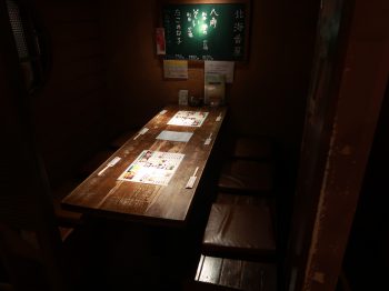 やっと店内