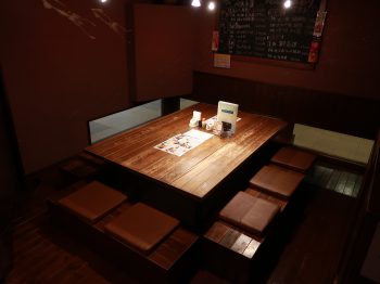 やっと店内